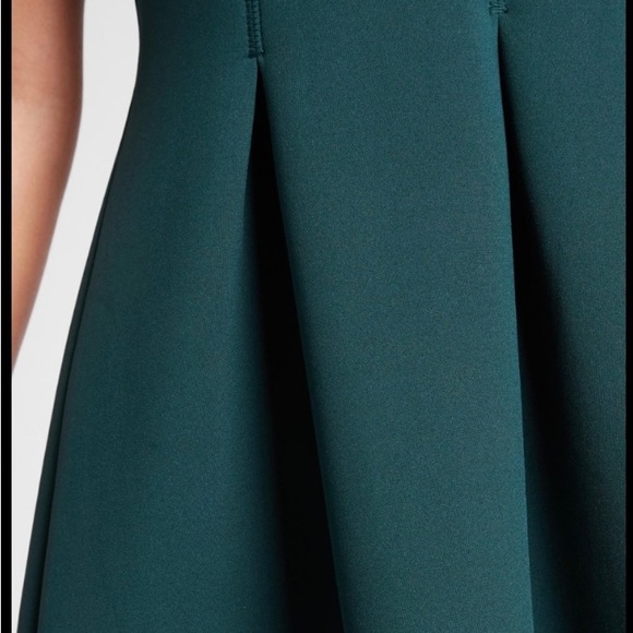 Athleta En Route Scuba Dress.Wonderful stretchy material.Back zipper.Size M - Picture 4 of 10